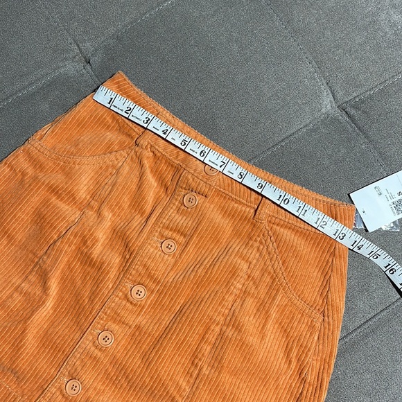 🥰🥰Forever 21 Front Buttons Corduroy Skirt🥰🥰 - Picture 5 of 6